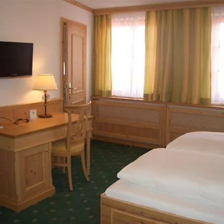 & Jaegerwirt Hotel