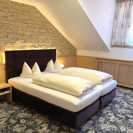 & Jaegerwirt Hotel